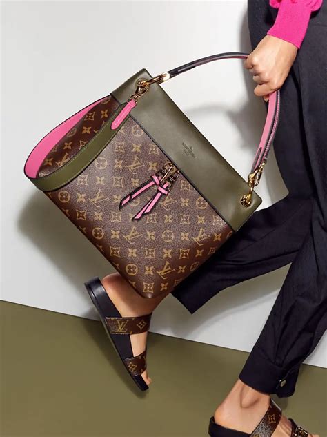 Orgía de colores y estilos para la mujer Louis Vuitton .